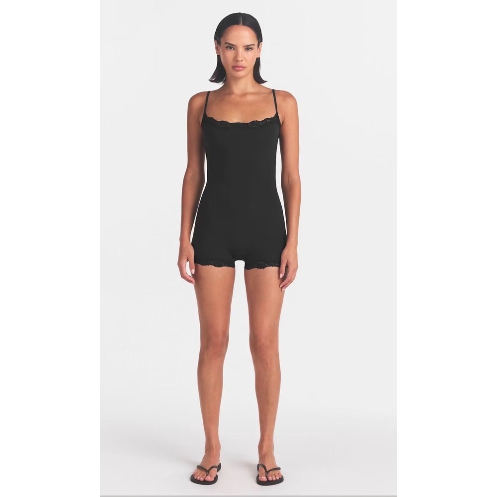 SKIMS Fits Everybody Lace Romper Onyx Black Medium NWT